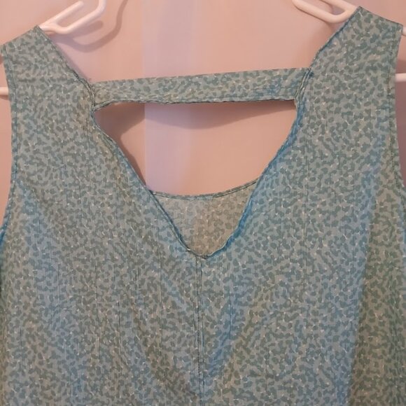 Nwt Scoop neck Tank top Blouse womens M Blue Turquoise Strappy V back Trapeze - Picture 7 of 7